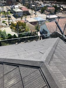 川崎市にて屋根修理〈築20年スレート屋根からエコグラーニへのカバー工法〉